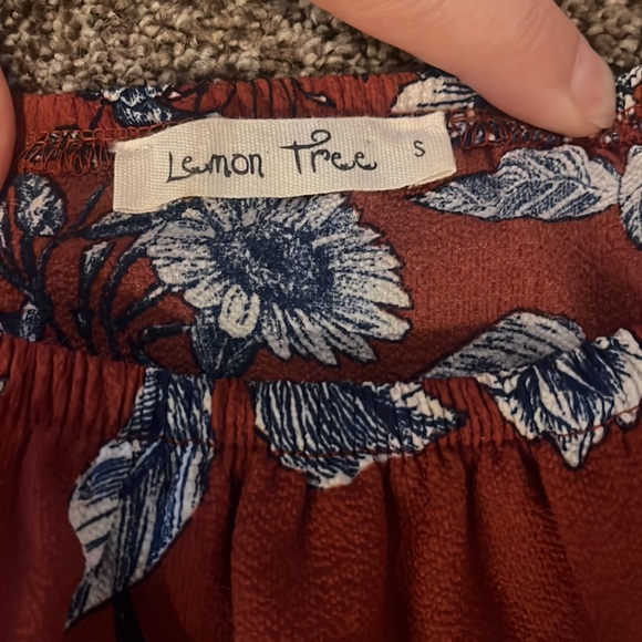 2/$30 Small off the shoulder top in great condition - Picture 3 of 5